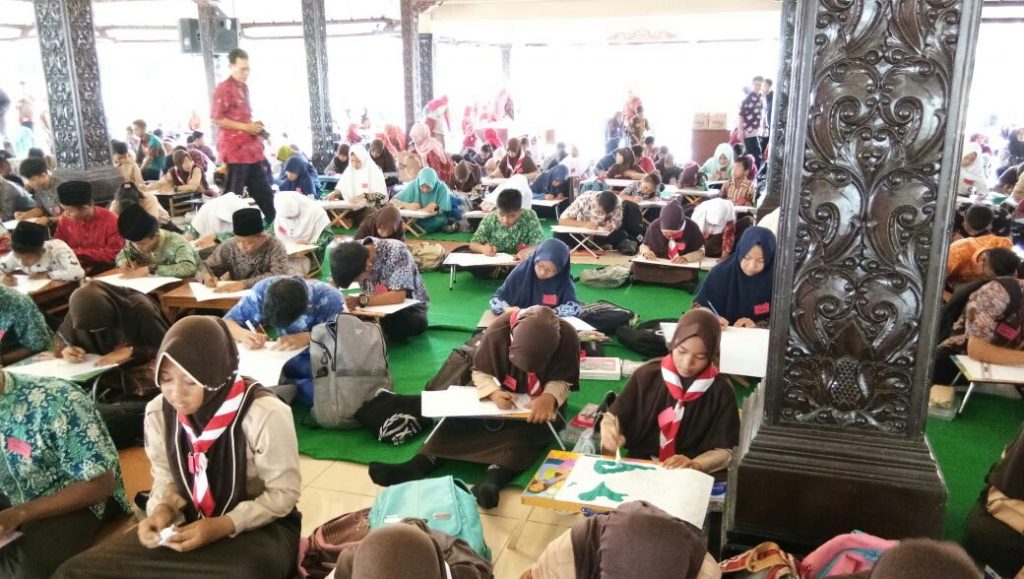 Ratusan Pelajar Ikuti Lomba Desain Motif Batik