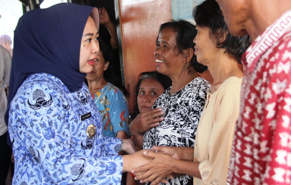 Plt. Bupati Tiwi Kunjungi Korban Kebakaran Kandanggampang