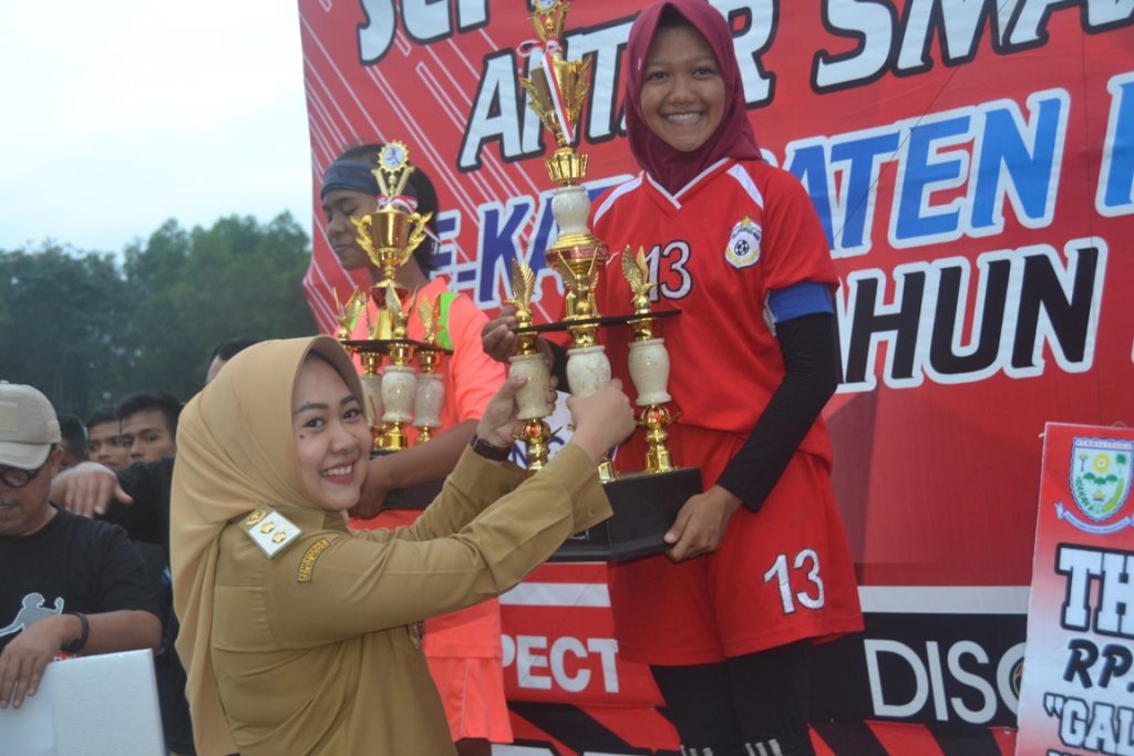 SMKN 1 Purbalingga Juarai Sepakbola Wanita Piala Wakil Bupati