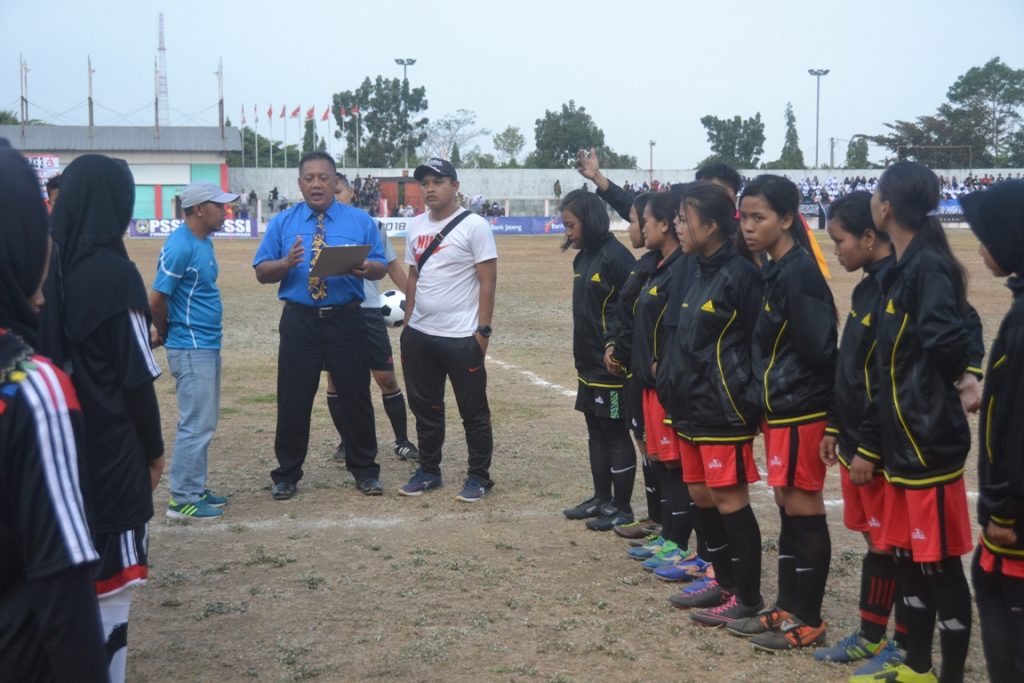 32 Tim Sepak Bola Wanita Perebutkan Piala Wakil Bupati 2018