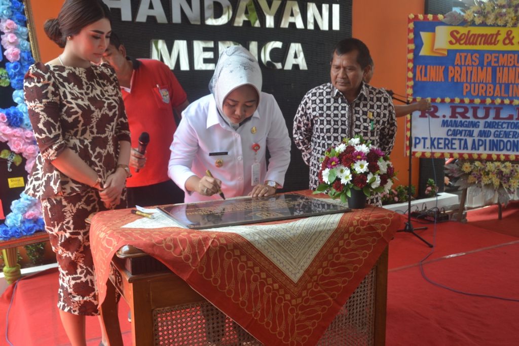 Plt Bupati Tiwi Meresmikan Klinik Pratama Handayani Medica