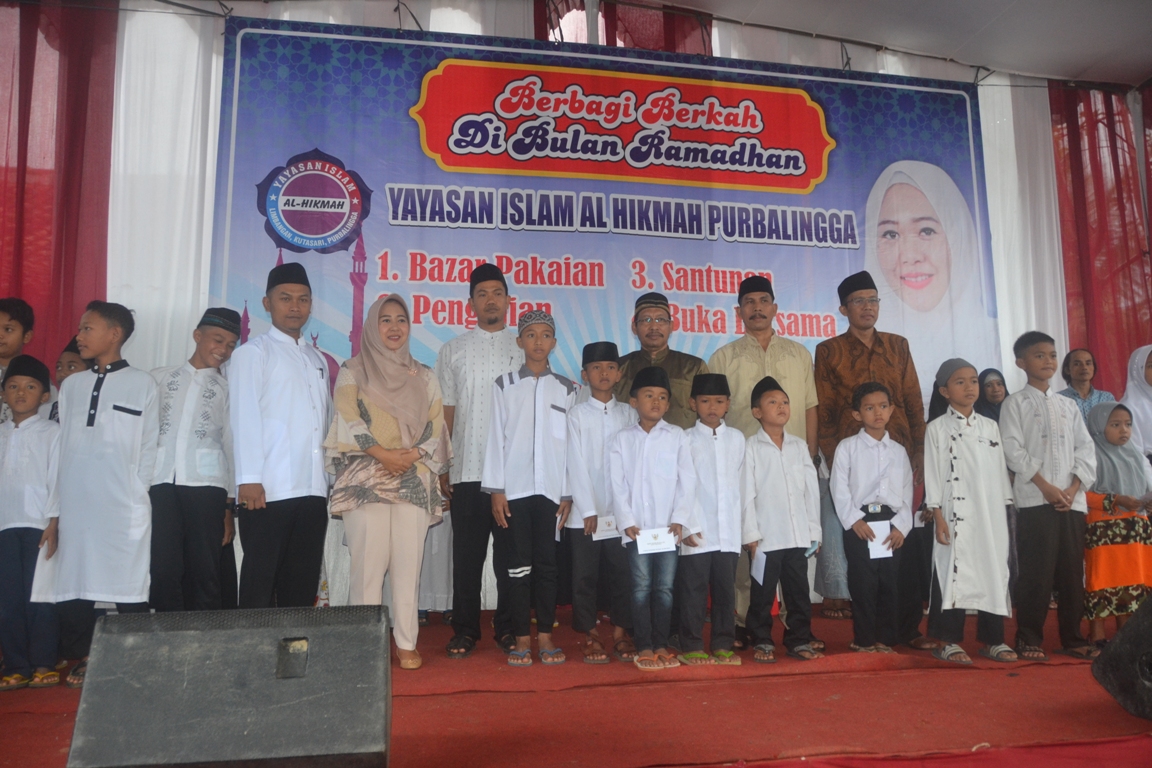 Bupati Santuni 40 Anak Yatim di Yayasan Islam Al Hikmah Limbangan