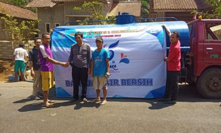 HUT ke 15, SMKN 1 Kaligondang Bantu Kirimkan Air Bersih di Lima Desa