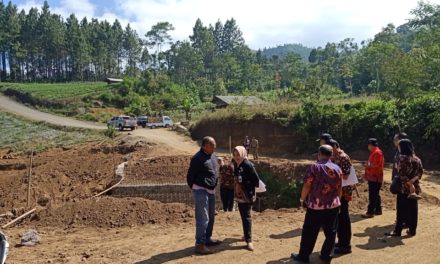 Bupati Tiwi Monitoring 4 Lokasi Pembangunan Jembatan danJalan