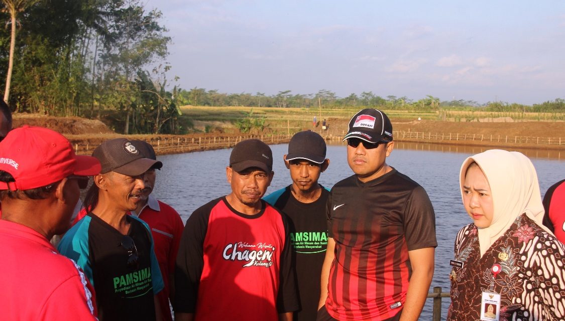 Hadiri Pertandingan Bola Kapuk, Bupati Kunjungi Pemanfaatan Air Desa Kedungjati