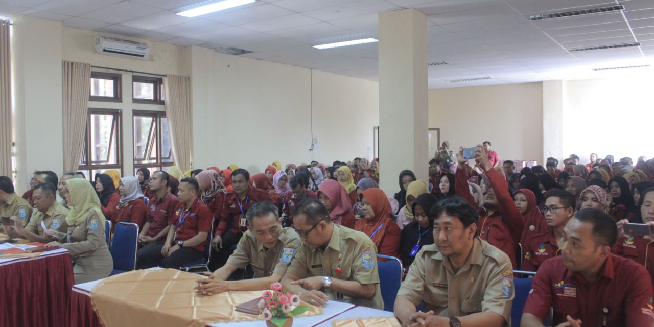 Bupati Tiwi : Pendamping PKH Wajib Entaskan Penerima Manfaat Jadi Keluarga Mandiri dan Sejahtera