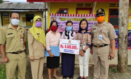 SMPN 3 Purbalingga Bantu Rehab Rumah di Desa Penaruban