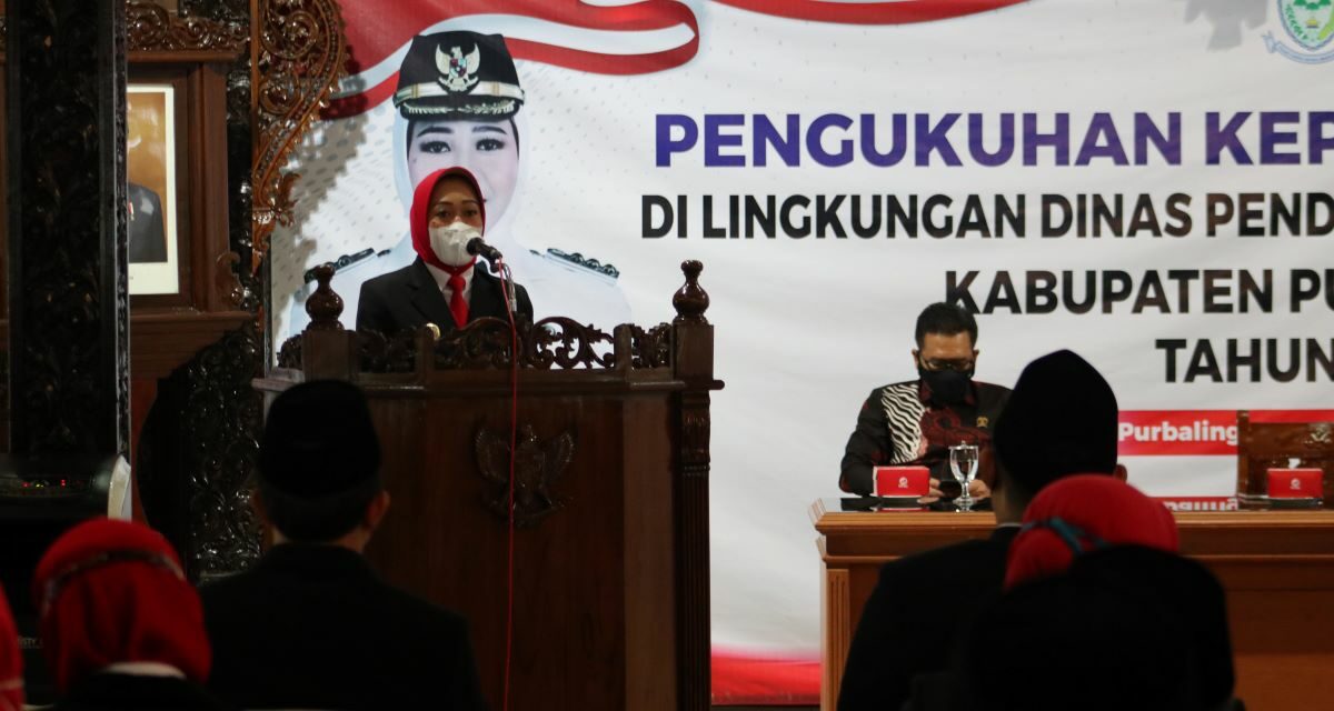 Bupati Tiwi Kukuhkan 239 Kepala SD dan SMP