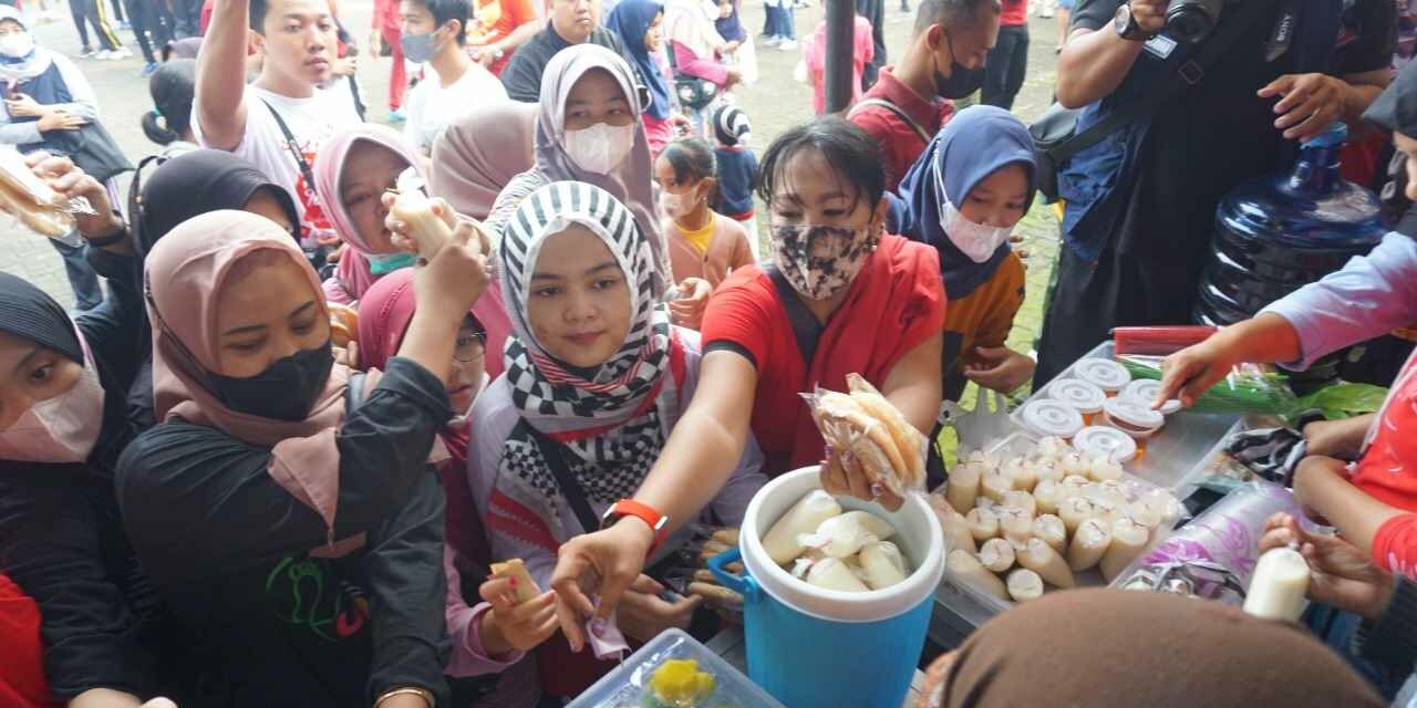 5000 Jajanan Pasar ‘Serbu’ Ludes Diborong Warga