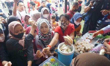 5000 Jajanan Pasar ‘Serbu’ Ludes Diborong Warga