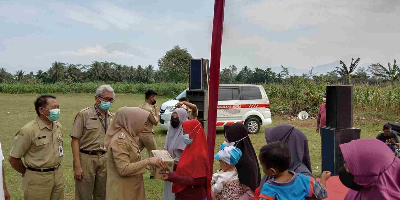 Bupati Purbalingga Serahkan Ambulans Siaga ke Warga Desa Kasih