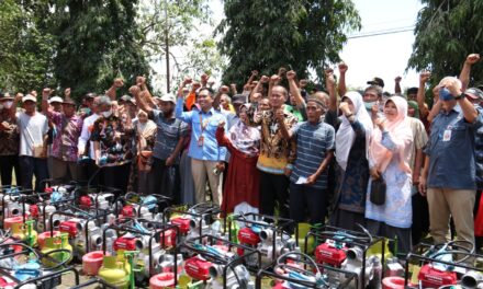 Ratusan Petani Purbalingga Terima Bantuan Mesin Pompa Air Berbahan Bakar Gas