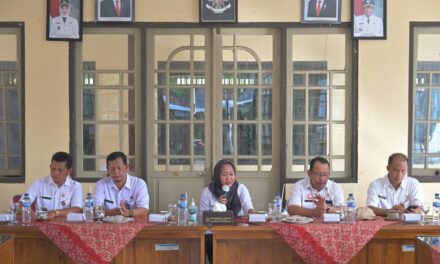 Bupati Tiwi : Camat Harus Tempati Rumah Dinas