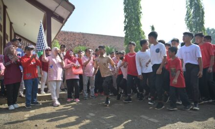 Bupati Tiwi : HUT ke 42, SMP N 1 Kaligondang Harus Semakin Berprestasi
