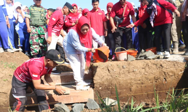 Gebrak Di Desa Kembangan, Gotong Royong Bangun Saluran Irigasi Sawah Dan Rehab RTLH