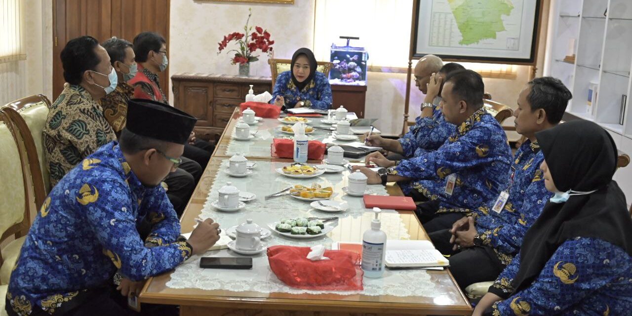 Bupati Tiwi : Penerima Beasiswa Pemkab di Unperba Harus Kontribusi Bangun Purbalingga