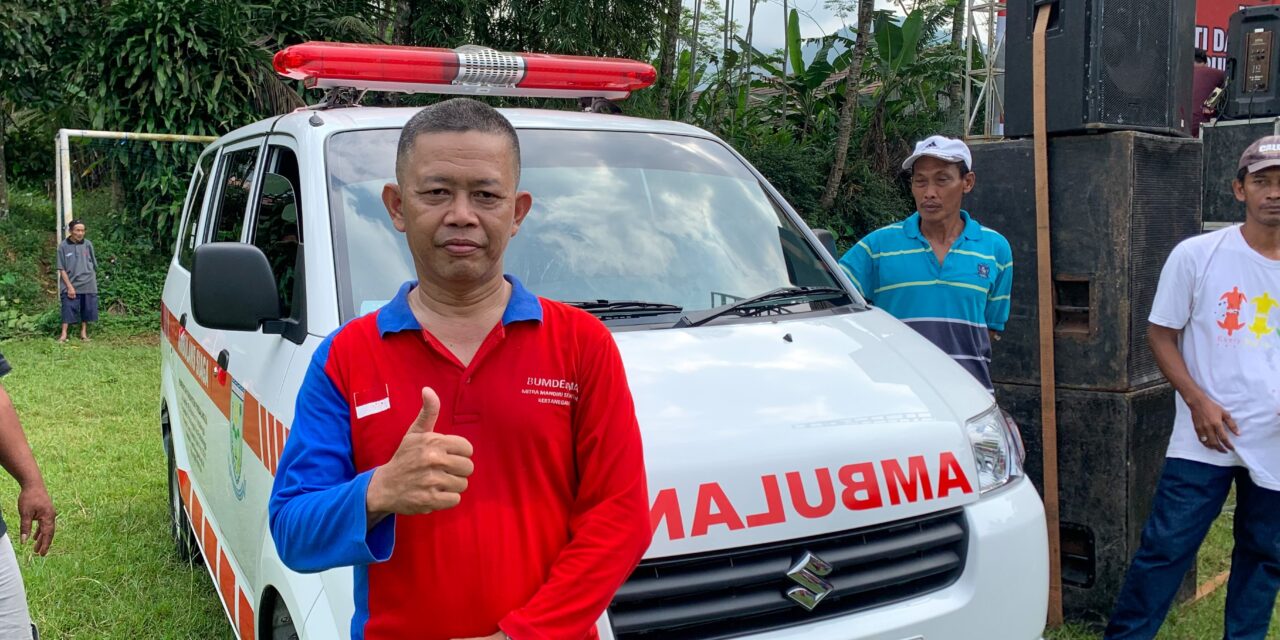 Dinyatakan 100 Persen ODF, Desa Langkap Terima Bantuan Ambulans Siaga
