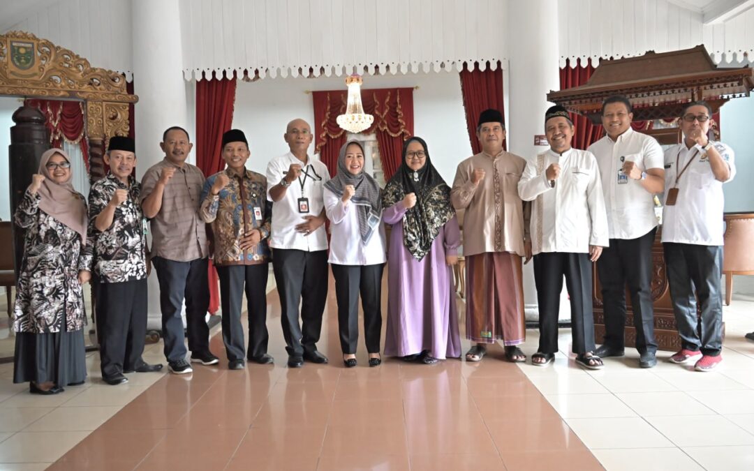 Bupati Tiwi Titip Pendamping Haji Daerah Maksimal Layani Jamaah