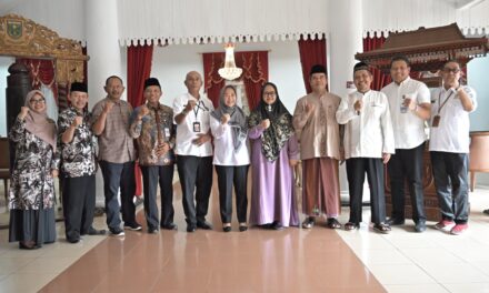 Bupati Tiwi Titip Pendamping Haji Daerah Maksimal Layani Jamaah