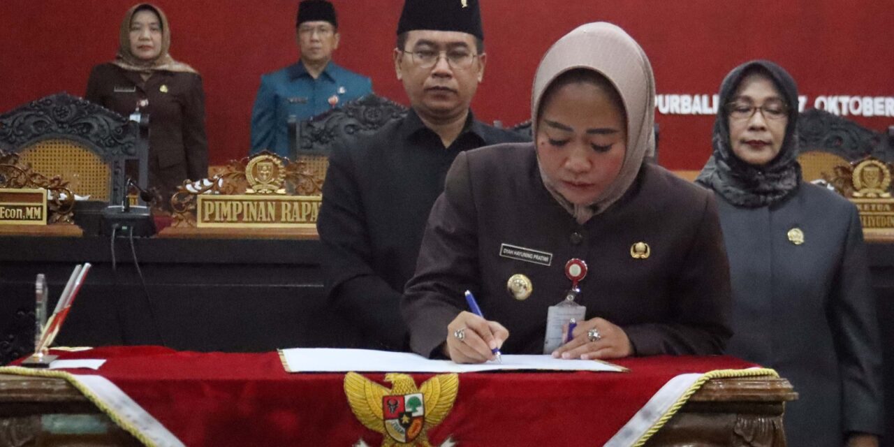 Bupati dan Pimpinan DPRD Kabupaten Purbalingga Setujui Bersama Lima Raperda Jadi Perda