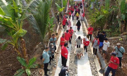 Gotong Royong Bangun Jalan Usaha Tani, Bupati Siap Alokasikan Bantuan Keuangan Khusus