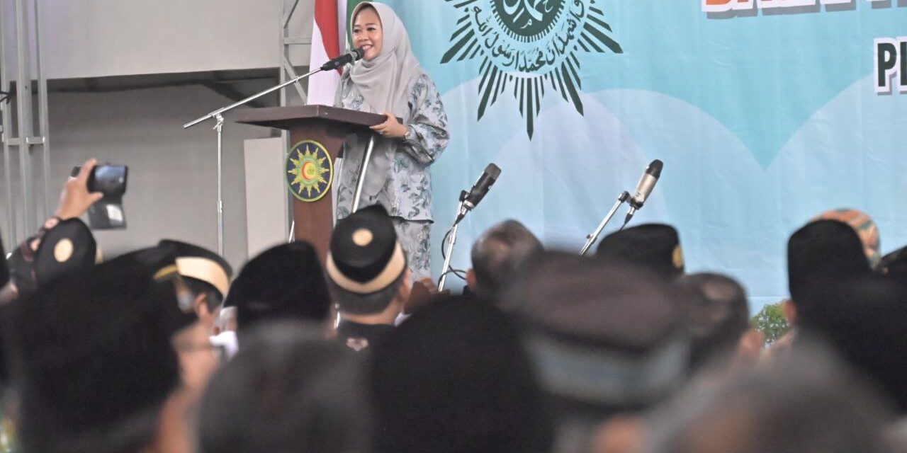 Hadiri Pengukuhan Pengurus Muhammadiyah, Bupati Tiwi Harap Jadi Penyejuk Pemilu 2024