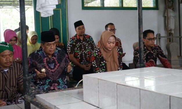 193 Tahun Kabupaten Purbalingga, Bupati Tiwi Napak Tilas Ke Makam Leluhur