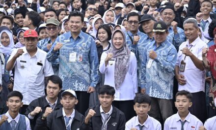 Buka Kegiatan Temu Sosial dan Ilmiah SMAN 8 Jakarta, Bupati Tiwi : Selamat Observasi