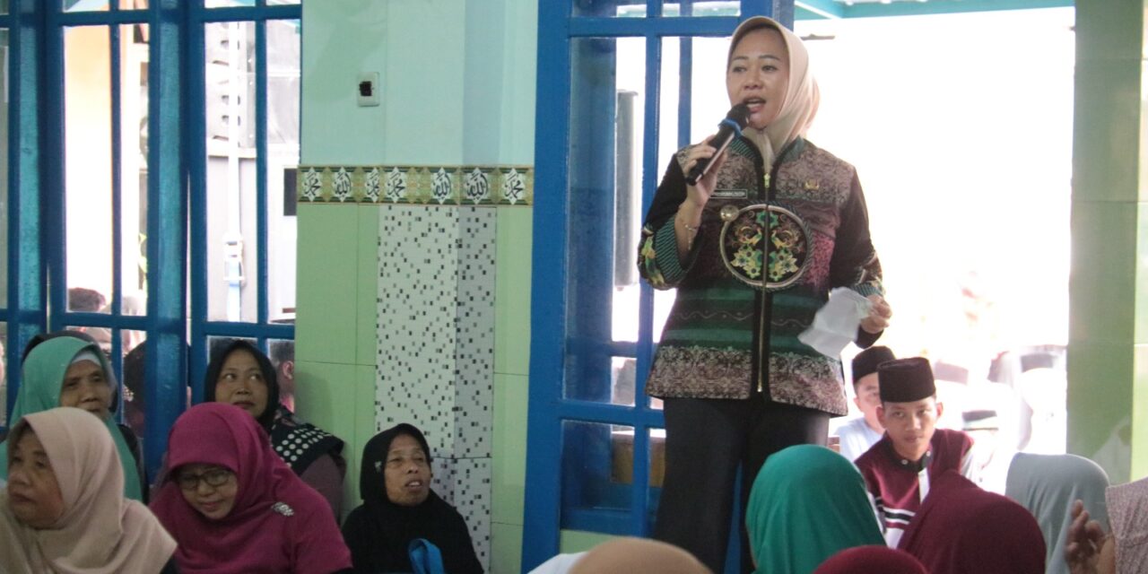 Bupati Tiwi Akan Bantu Pembangunan Gedung PKK dan Rumah Qur’an Desa Selabaya