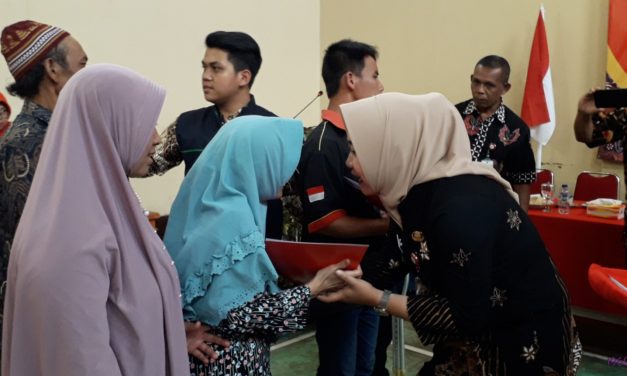 Rastimah, Nenek Tuna Netra Asal Karangjambu Terharu Dapat Bertemu Bupati Tiwi
