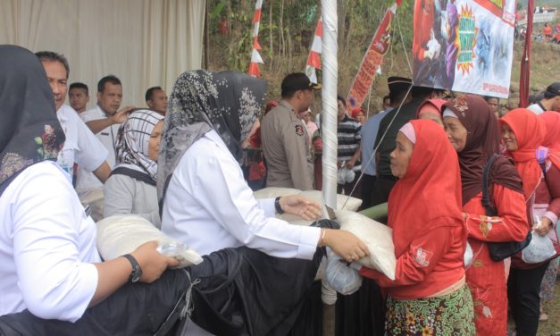 Pasar Murah Bhakti Peternakan di Purbalingga, Bagikan 871 Paket Sembako