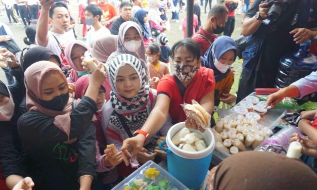 5000 Jajanan Pasar ‘Serbu’ Ludes Diborong Warga