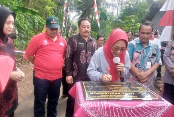 Resmikan Jalan Desa Pangempon , Bupati Harapkan Dongkrak Ekonomi Masyarakat