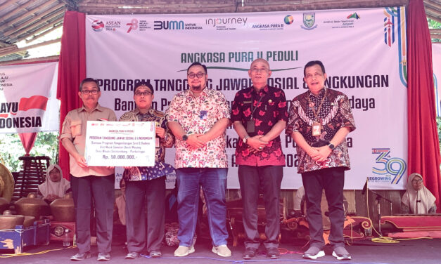 Desa Selakambang Terima Bantuan TJSL dari Angkasa Pura II Atas Prestasi Desa Wisata