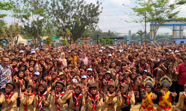Bupati Mengajar, Bupati Tiwi Ingatkan Ojo Kawin Bocah