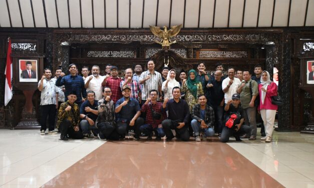 Kumpul Bareng Wartawan, Bupati Tiwi Ajak Wujudkan Pemberitaan Yang Mengedukasi