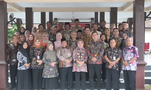 Jelang Akhir Masa Jabatan, Bupati Tiwi – Wabup Sudono Pamit ke Aparatur Pemerintah di Kecamatan