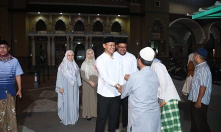 Tarawih Perdana Ramadan 1446 H, Bupati Fahmi : Mari Bersama Membangun Purbalingga Baru