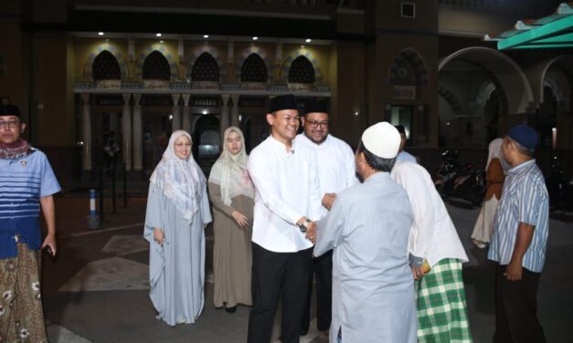 Tarawih Perdana Ramadan 1446 H, Bupati Fahmi : Mari Bersama Membangun Purbalingga Baru