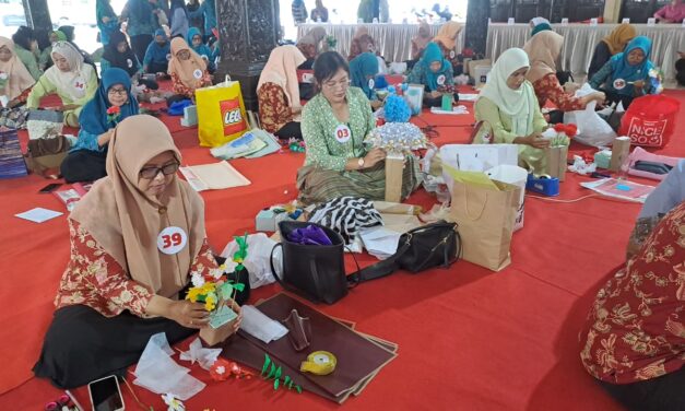 Warna-warni Buket Bunga Hiasi Pendopo Dipokusumo di HUT RI