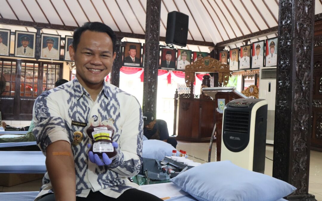 Donor Darah Massal dan Cek Kesehatan Gratis, Bupati Purbalingga Ikut Donorkan Darah di Hari Ulang Tahunnya