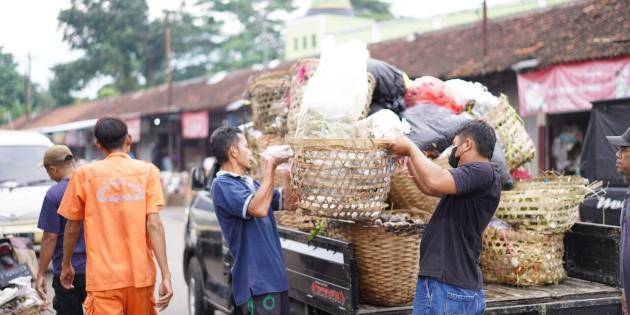 Wujudkan Ruang Publik Bersih dan Nyaman, Aksi Bersih Sampah Serentak Digelar di Pasar Segamas