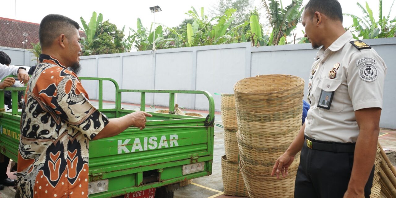 Pemkab Purbalingga Manfaatkan Produk Warga Binaan Rutan untuk Sarana Kebersihan Taman