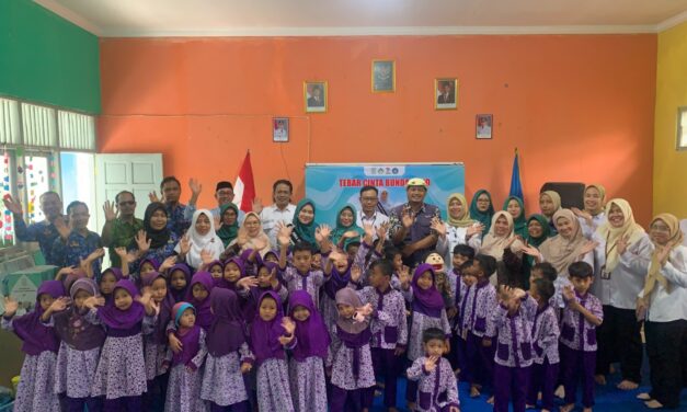Tebar Cinta Bunda PAUD, KB As-Syifa Bumisari Terima Bantuan APE dan Buku