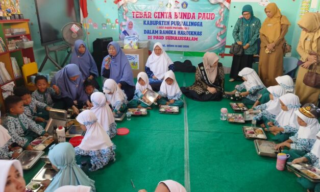 Bunda PAUD Purbalingga Ajak Anak Kelompok Bermain Subulussalam Biasakan PHBS Lewat Dongeng dan Makan Bersama