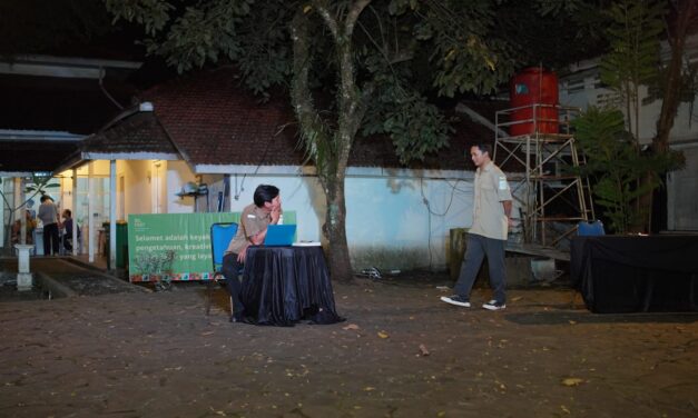 Ketika Pengangguran Menjadi Motivator, Teater Katasapa Suguhkan Kritik Sosial yang Menghibur