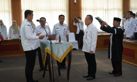 Bupati Fahmi Lantik Fathurrohman Jadi Staf Ahli Bidang Perekonomian dan Pembangunan