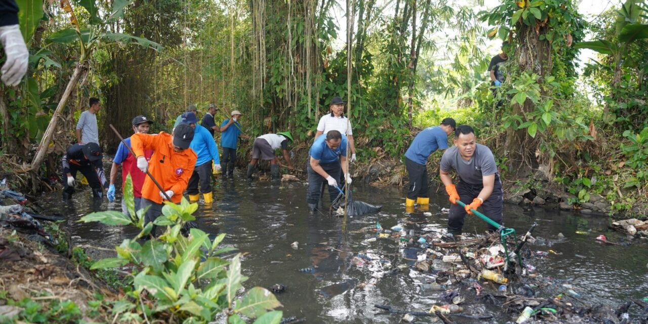 Gerakan Bersih Lingkungan Purbalingga Kumpulkan 1,5 Ton Sampah dari Sungai Kramean